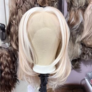 Women's Mid-Length Layered Blonde Wig with Soft Highlights